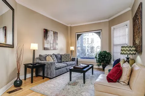 Living - 57 E Cedar St, Chicago, IL 60611 photo 2 of 13