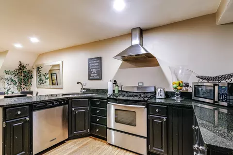 Kitchen - 57 E Cedar St, Chicago, IL 60611 photo 2 of 8