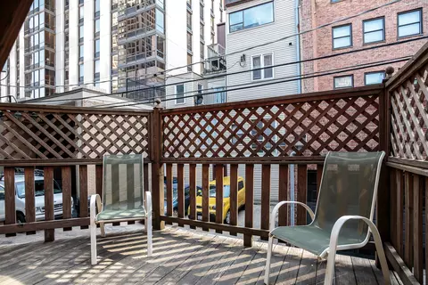 Exterior - 57 E Cedar St, Chicago, IL 60611 photo 2 of 6