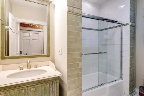 Bath - 57 E Cedar St, Chicago, IL 60611 photo 5 of 5