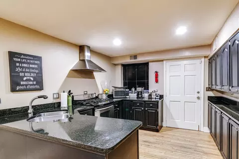 Kitchen - 57 E Cedar St, Chicago, IL 60611 photo 3 of 8