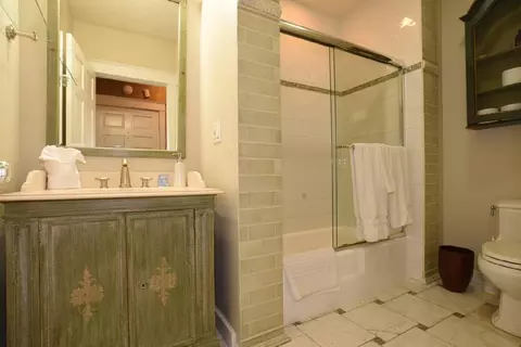 Bath - 57 E Cedar St, Chicago, IL 60611 photo 4 of 5