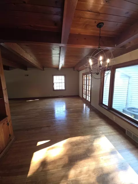 454 N Commonwealth Ave, Elgin, IL 60123 photo 3