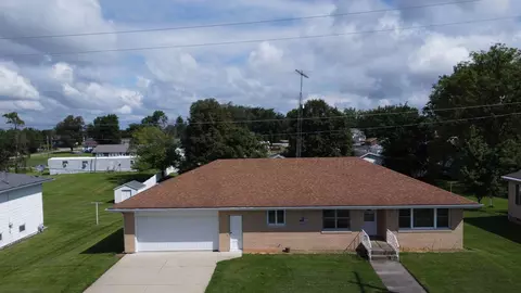 201 W Dorion St, Beaverville, IL 60912