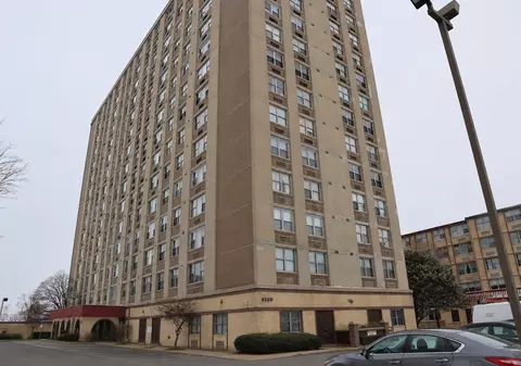 4300 W Ford City Dr #A1006, Chicago, IL 60652