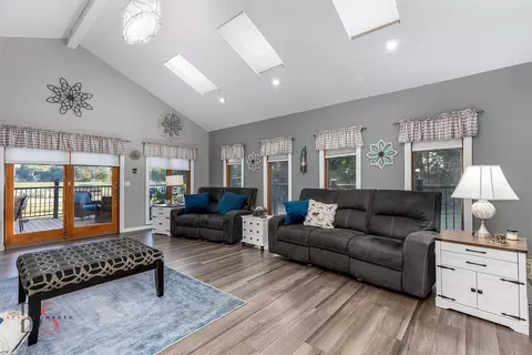 Living - 527 E Main St, Ottawa, IL 61350 photo 2 of 2