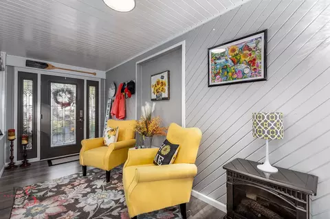 Entry Way - 527 E Main St, Ottawa, IL 61350 photo 1 of 3