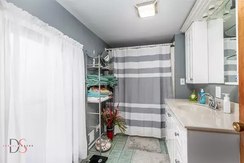 Bath - 527 E Main St, Ottawa, IL 61350 photo 4 of 4