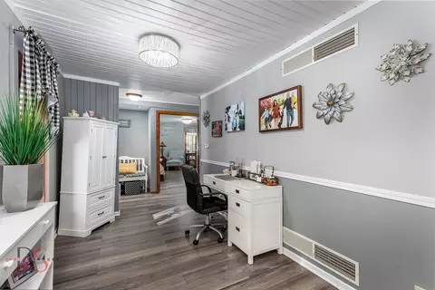 Entry Way - 527 E Main St, Ottawa, IL 61350 photo 3 of 3