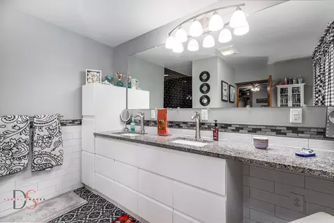 Bath - 527 E Main St, Ottawa, IL 61350 photo 1 of 4