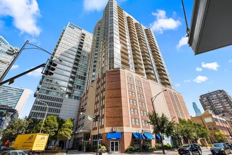 645 N Kingsbury St #2201, Chicago, IL 60654