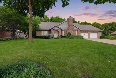 2105 Berrywood Ln, Bloomington, IL 61704
