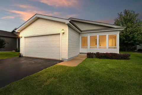 1403 Equestrian Dr, Grayslake, IL 60030