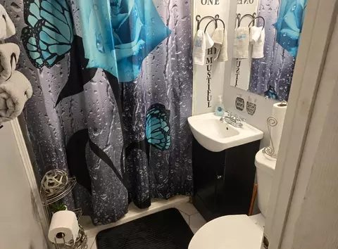 Bath - 16258 Laflin Ave, Markham, IL 60428 photo 3 of 3
