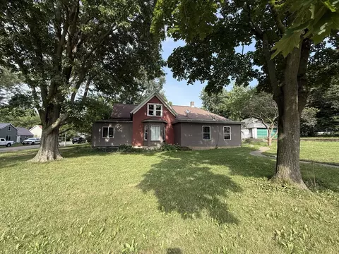 1012 Richard St, Henry, IL 61537