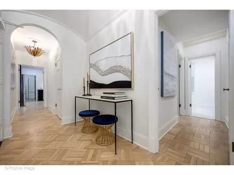 Entry Way - 73 Elm St #1B, Chicago, IL 60611 photo 1 of 3