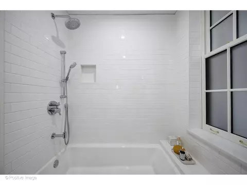 Bath - 73 Elm St #1B, Chicago, IL 60611 photo 2 of 2