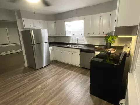 Kitchen - 4435 Eberly Ave, Brookfield, IL 60513 photo 5 of 5