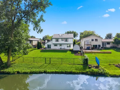 View/Area - 969 E Castlewood Ln, Bartlett, IL 60103 photo 4 of 6