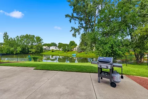 View/Area - 969 E Castlewood Ln, Bartlett, IL 60103 photo 3 of 6