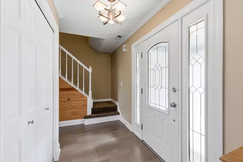 Entry Way - 969 E Castlewood Ln, Bartlett, IL 60103 photo 2 of 2
