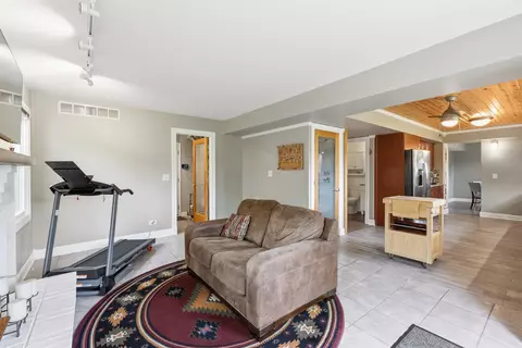 Living - 969 E Castlewood Ln, Bartlett, IL 60103 photo 5 of 5