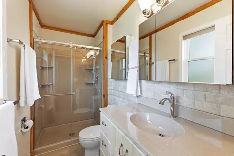 Bath - 969 E Castlewood Ln, Bartlett, IL 60103 photo 2 of 3