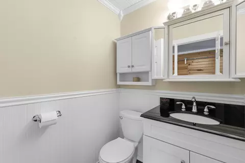 Bath - 969 E Castlewood Ln, Bartlett, IL 60103 photo 1 of 3