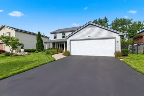 Exterior - 969 E Castlewood Ln, Bartlett, IL 60103 photo 3 of 4