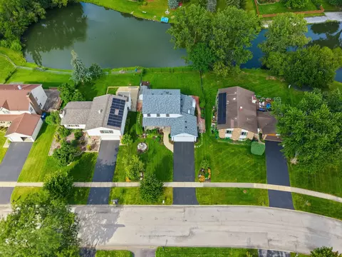 View/Area - 969 E Castlewood Ln, Bartlett, IL 60103 photo 1 of 6