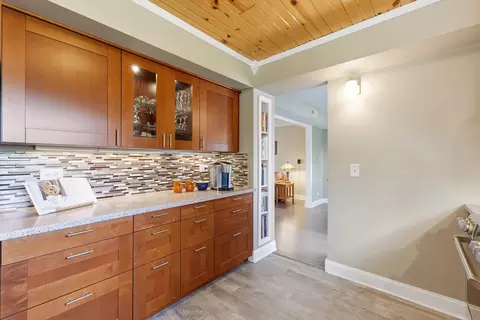 Kitchen - 969 E Castlewood Ln, Bartlett, IL 60103 photo 3 of 5