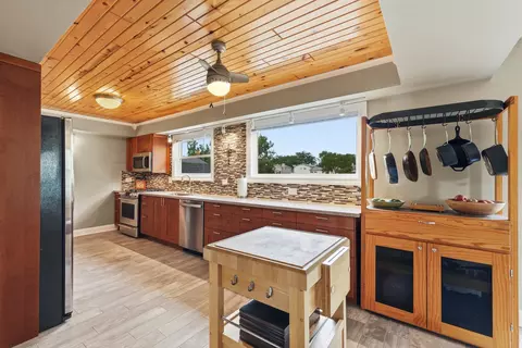 Kitchen - 969 E Castlewood Ln, Bartlett, IL 60103 photo 1 of 5