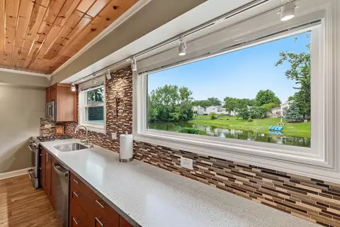 Kitchen - 969 E Castlewood Ln, Bartlett, IL 60103 photo 4 of 5