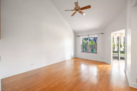 Living - 625 Sutton Ct, Wheeling, IL 60090 photo 2 of 4