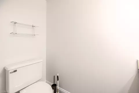 Bath - 625 Sutton Ct, Wheeling, IL 60090 photo 2 of 4