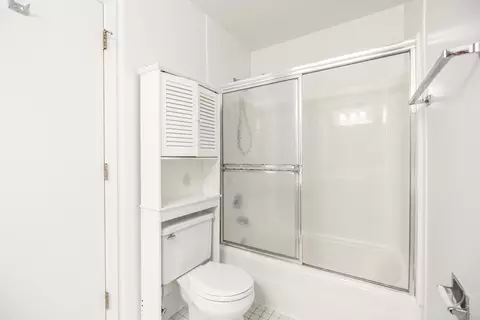 Bath - 625 Sutton Ct, Wheeling, IL 60090 photo 4 of 4