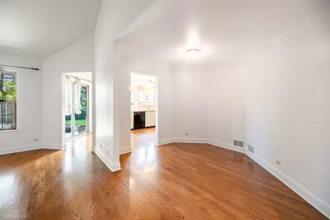 Living - 625 Sutton Ct, Wheeling, IL 60090 photo 4 of 4
