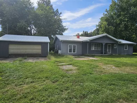 9429 N Depot St, Opdyke, IL 62872