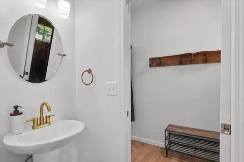 Entry Way - 652 E Summer St, Paxton, IL 60957 photo 2 of 4