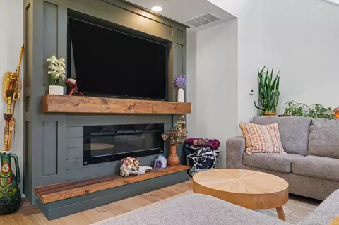 Living - 652 E Summer St, Paxton, IL 60957 photo 3 of 5