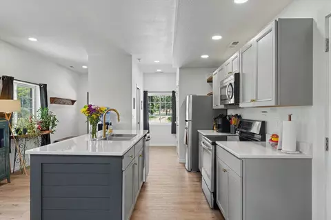 Kitchen - 652 E Summer St, Paxton, IL 60957 photo 4 of 8