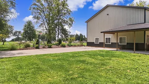 Exterior - 652 E Summer St, Paxton, IL 60957 photo 6 of 8