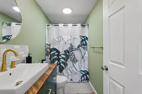 Bath - 652 E Summer St, Paxton, IL 60957 photo 2 of 2