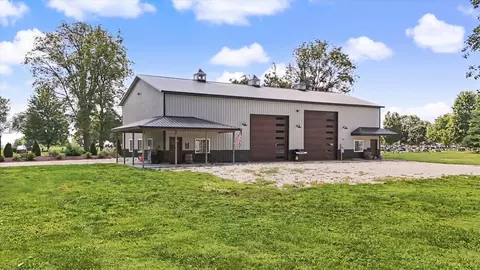 Exterior - 652 E Summer St, Paxton, IL 60957 photo 4 of 8