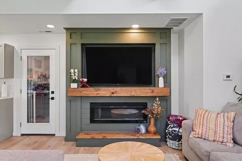 Living - 652 E Summer St, Paxton, IL 60957 photo 4 of 5