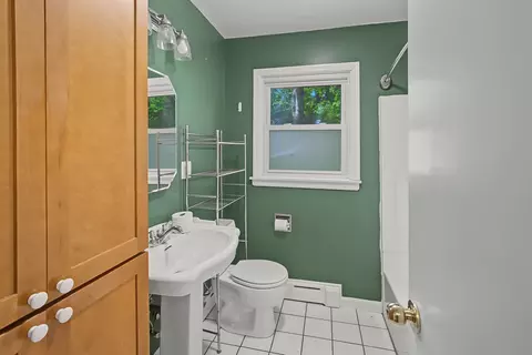 Bath - 1608 Normandy Dr, Champaign, IL 61821 photo 1 of 2