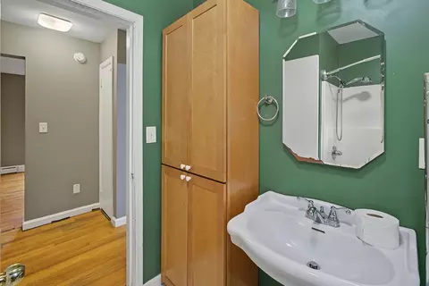 Bath - 1608 Normandy Dr, Champaign, IL 61821 photo 2 of 2