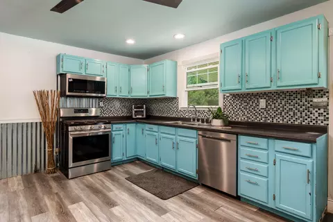 Kitchen - 11371 Havenswood Rd, Roscoe, IL 61073 photo 3 of 4