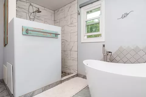 Bath - 11371 Havenswood Rd, Roscoe, IL 61073 photo 3 of 4