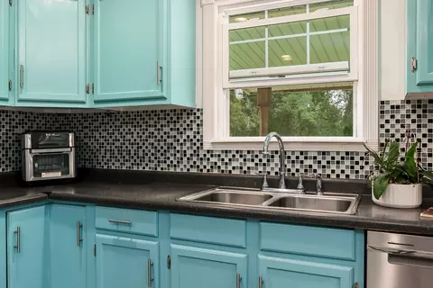 Kitchen - 11371 Havenswood Rd, Roscoe, IL 61073 photo 2 of 4